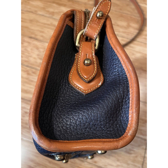 Dooney & Bourke USA Classic Crossbody Bag Pebble Gold Tone / Black Vintage - Picture 10 of 16